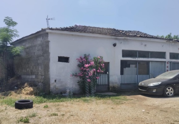 Οικόπεδο με κτίσμα  σε πλειστηριασμό Δήμος Φαρκαδόνας