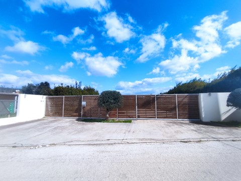 Οικόπεδο με κτίσμα  σε πλειστηριασμό Marathon Municipality