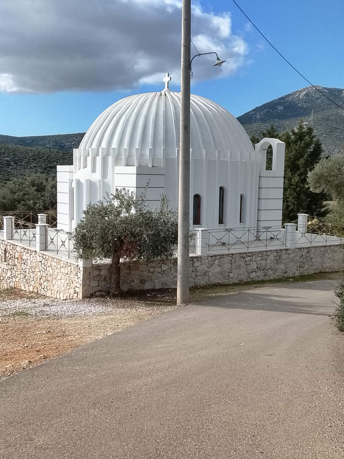 Οικόπεδο με κτίσμα  σε πλειστηριασμό Δήμος Κρωπίας