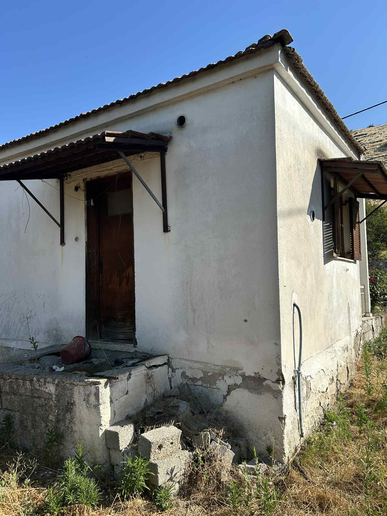 Οικόπεδο με κτίσμα  σε πλειστηριασμό Δήμος Φαρκαδόνας