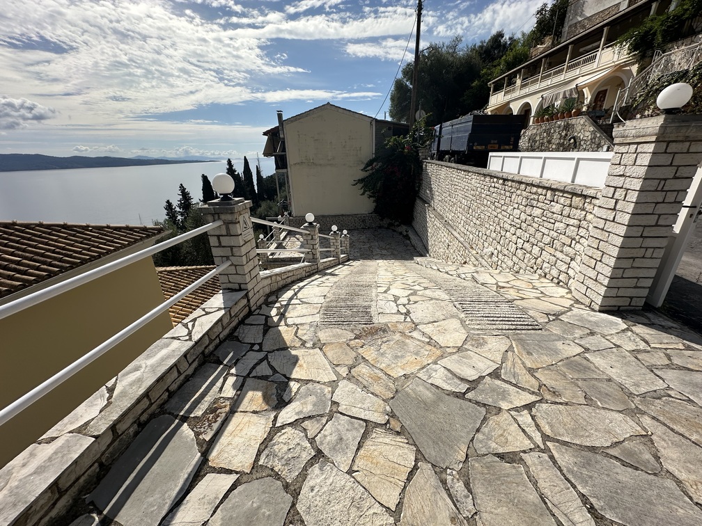 Οικόπεδο με κτίσμα  σε πλειστηριασμό Δήμος Κέρκυρας