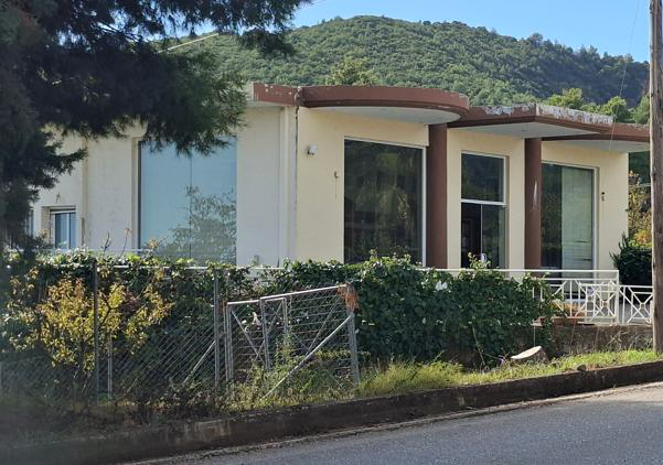 Οικόπεδο με κτίσμα 199.80 sq.m. σε πλειστηριασμό Municipality of Sikyonia