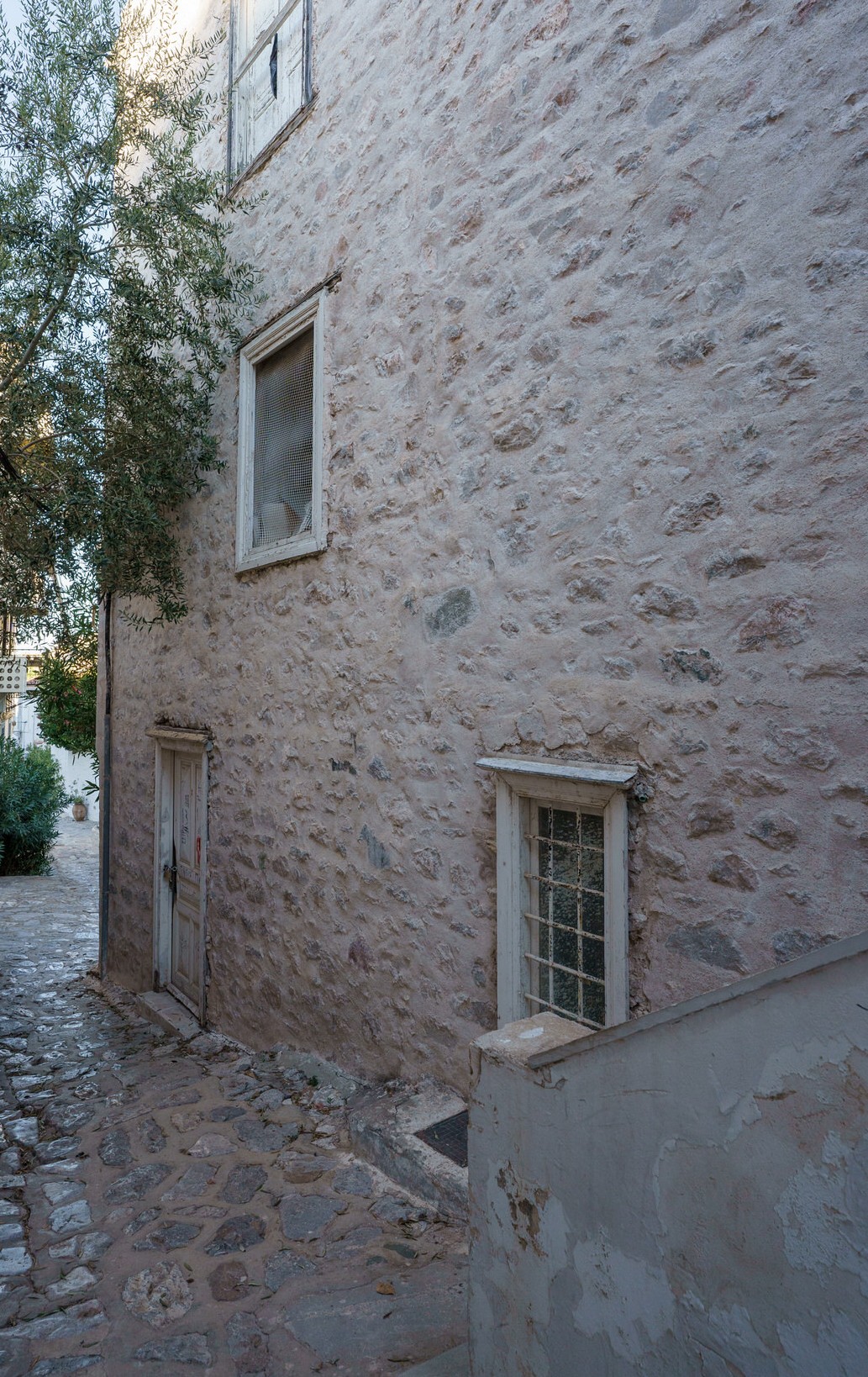 Οικόπεδο με κτίσμα 45.50 sq.m. σε πλειστηριασμό Municipality of Hydra