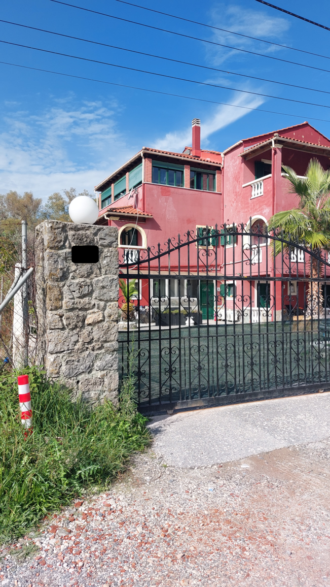 Οικόπεδο με κτίσμα  σε πλειστηριασμό Δήμος Κέρκυρας