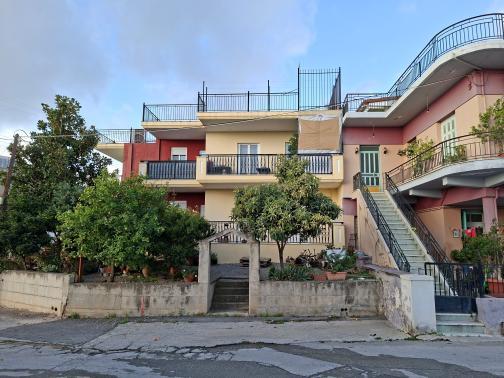 Οικόπεδο με κτίσμα  σε πλειστηριασμό Municipality of Evrota