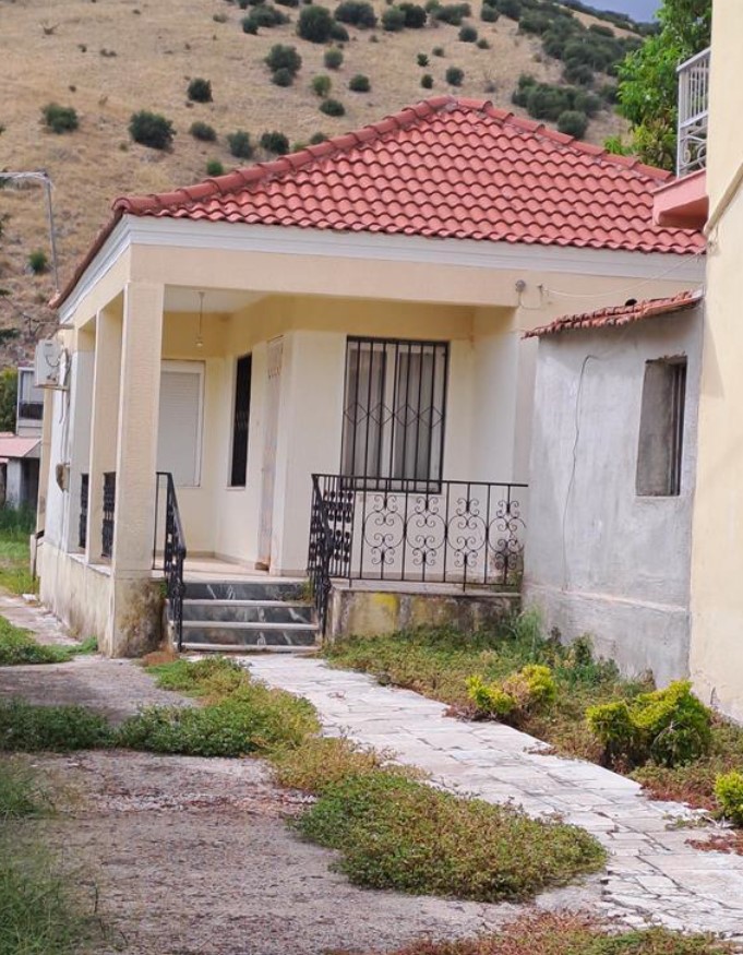 Οικόπεδο με κτίσμα  σε πλειστηριασμό Δήμος Φαρκαδόνας