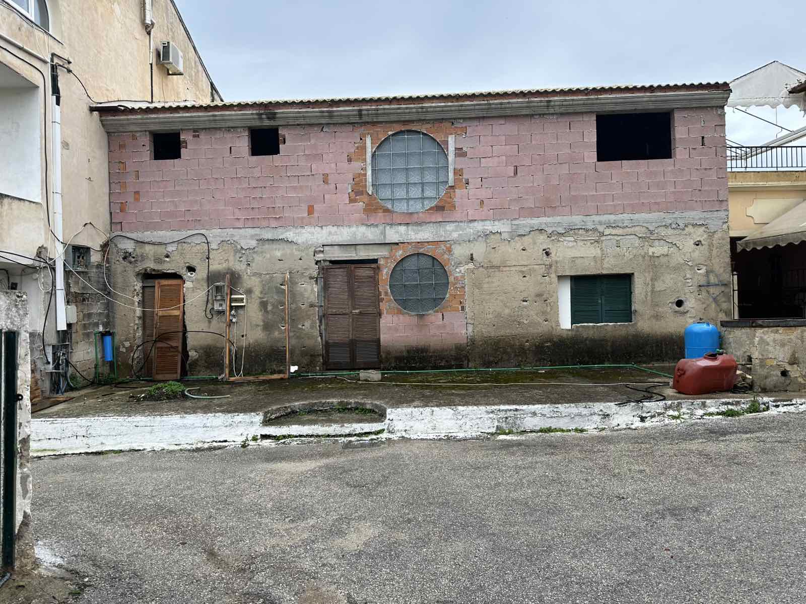 Οικόπεδο με κτίσμα  σε πλειστηριασμό Δήμος Κέρκυρας