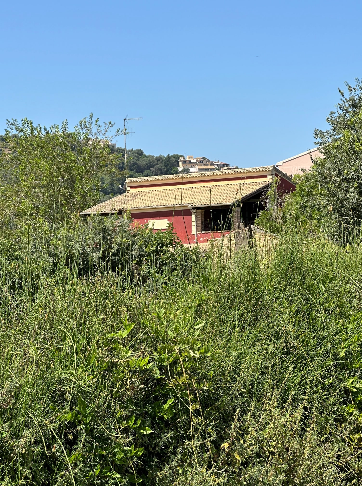 Οικόπεδο με κτίσμα  σε πλειστηριασμό Δήμος Κέρκυρας