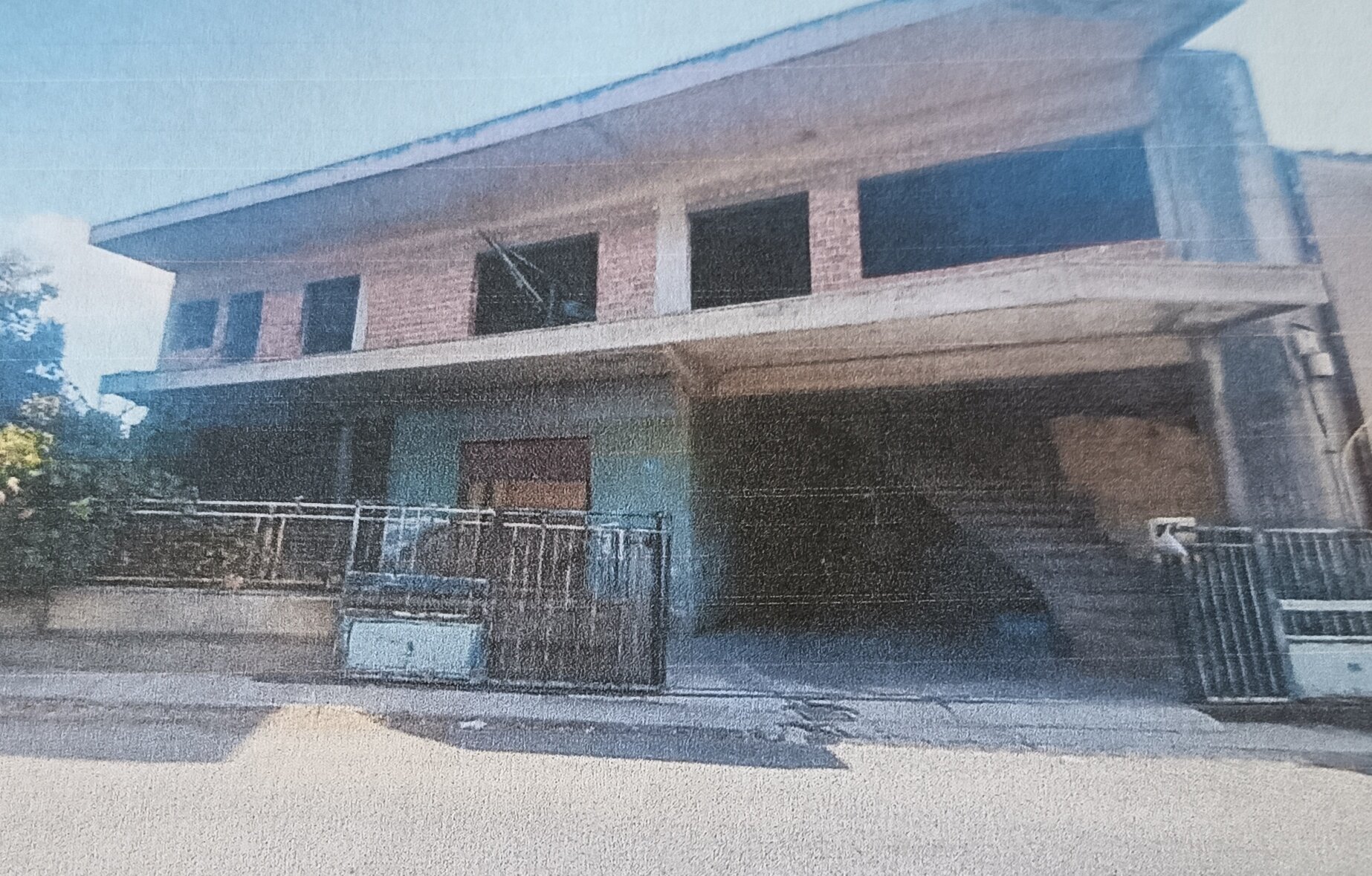 Οικόπεδο με κτίσμα 919.27 sq.m. σε πλειστηριασμό Municipality of Eretria