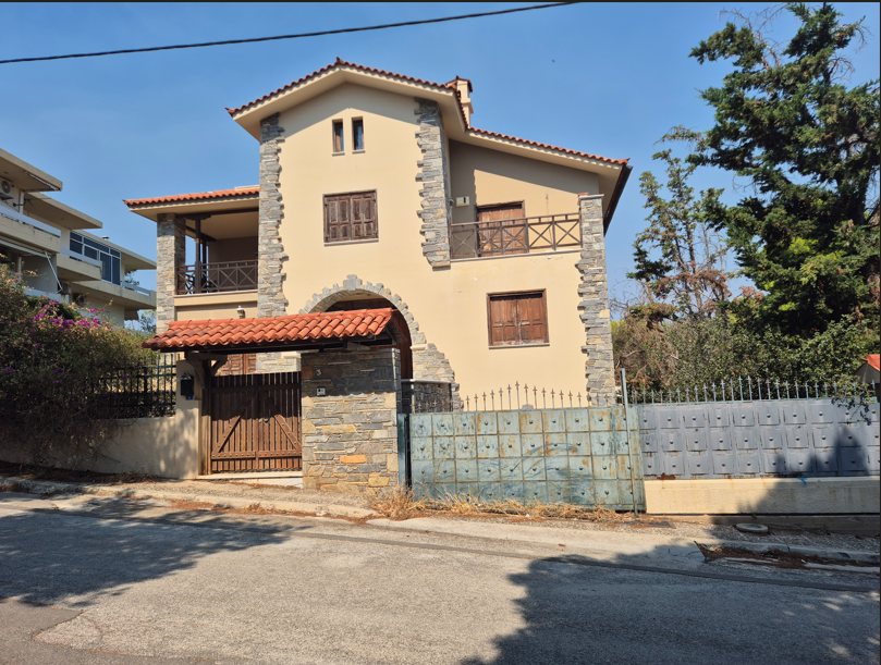 Οικόπεδο με κτίσμα  σε πλειστηριασμό Δήμος Σαρωνικού