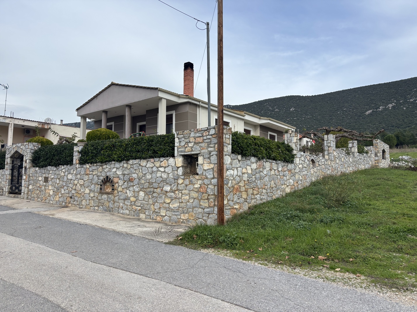 Οικόπεδο με κτίσμα  σε πλειστηριασμό Δήμος Αλμυρού