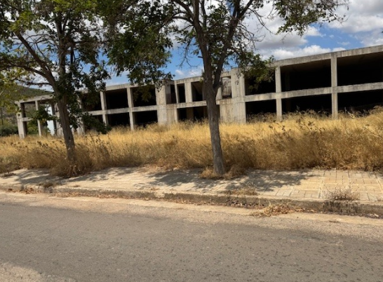 Οικόπεδο με κτίσμα  σε πλειστηριασμό Marathon Municipality