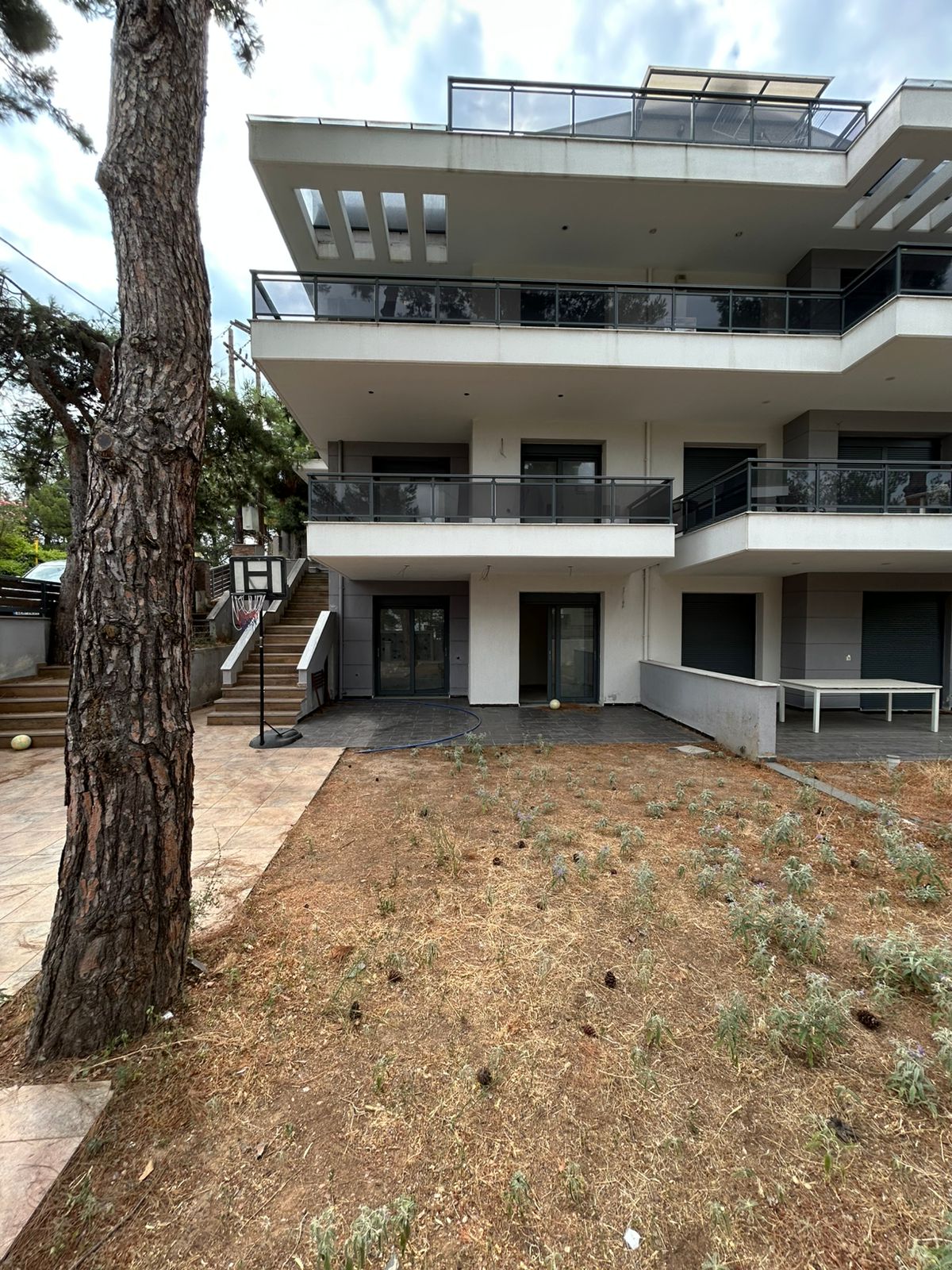 Οικόπεδο με κτίσμα 107.68 sq.m. σε πλειστηριασμό Municipality of Pylaia - Hortiati