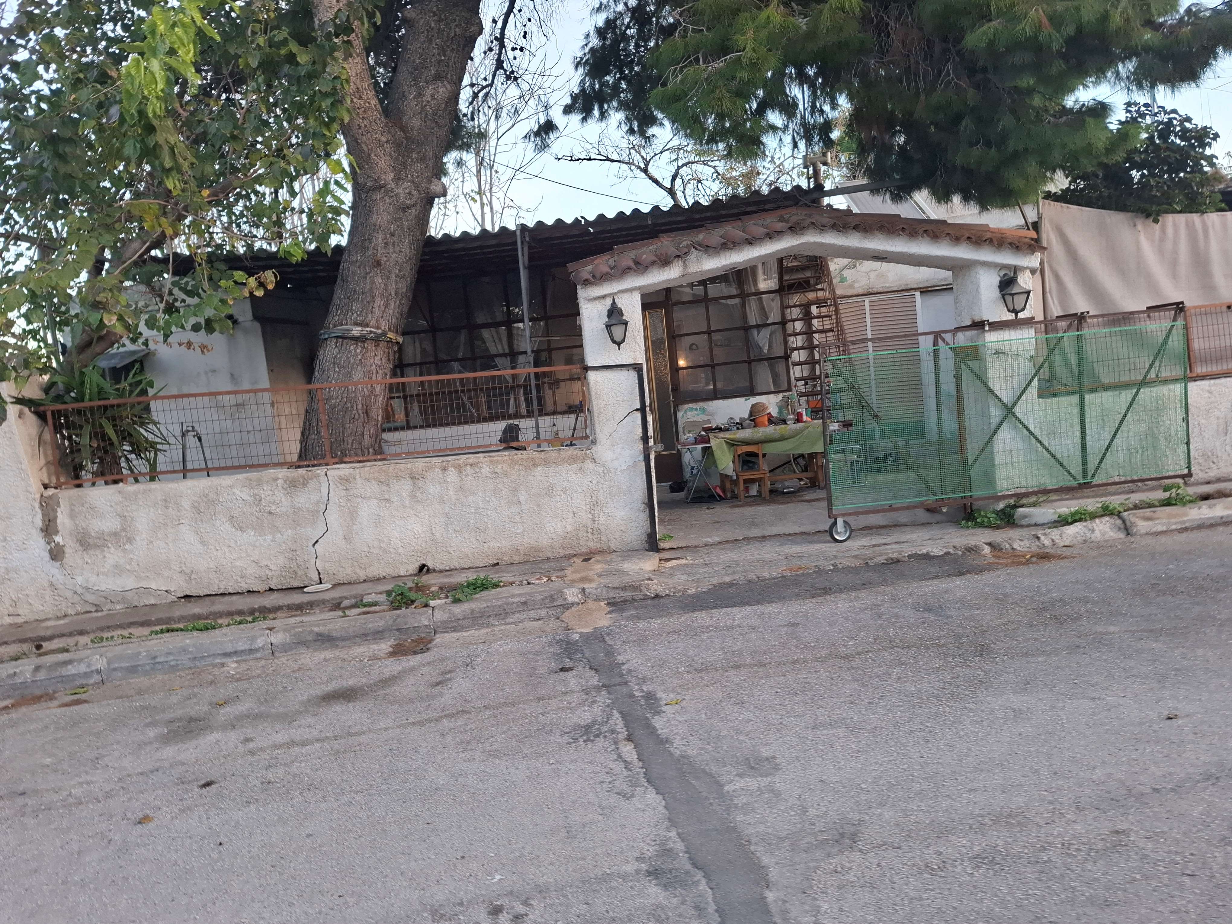 Οικόπεδο με κτίσμα  σε πλειστηριασμό Municipality of Moschato - Tavros