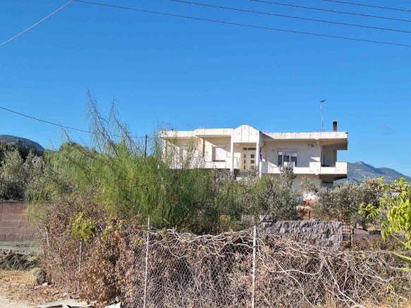 Αγροτεμάχιο με κτίσμα  σε πλειστηριασμό Municipality of Corinthia