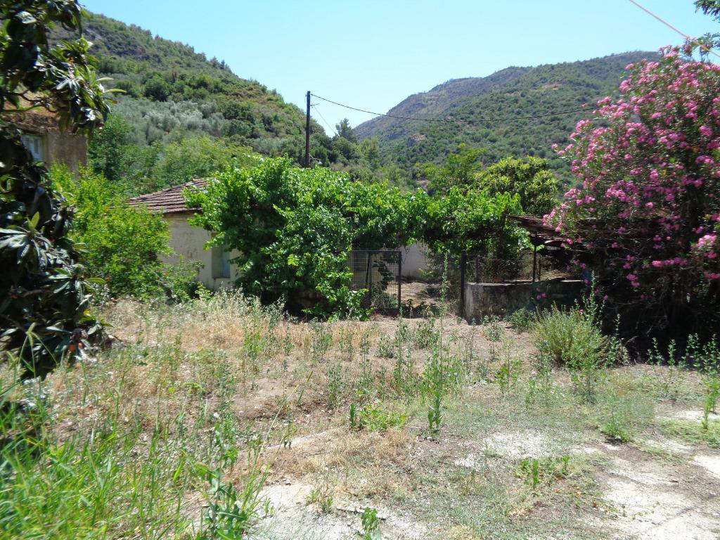 Οικόπεδο με κτίσμα 1500 τ.μ. σε πλειστηριασμό Δήμος Ξυλοκάστρου - Ευρωστίνης