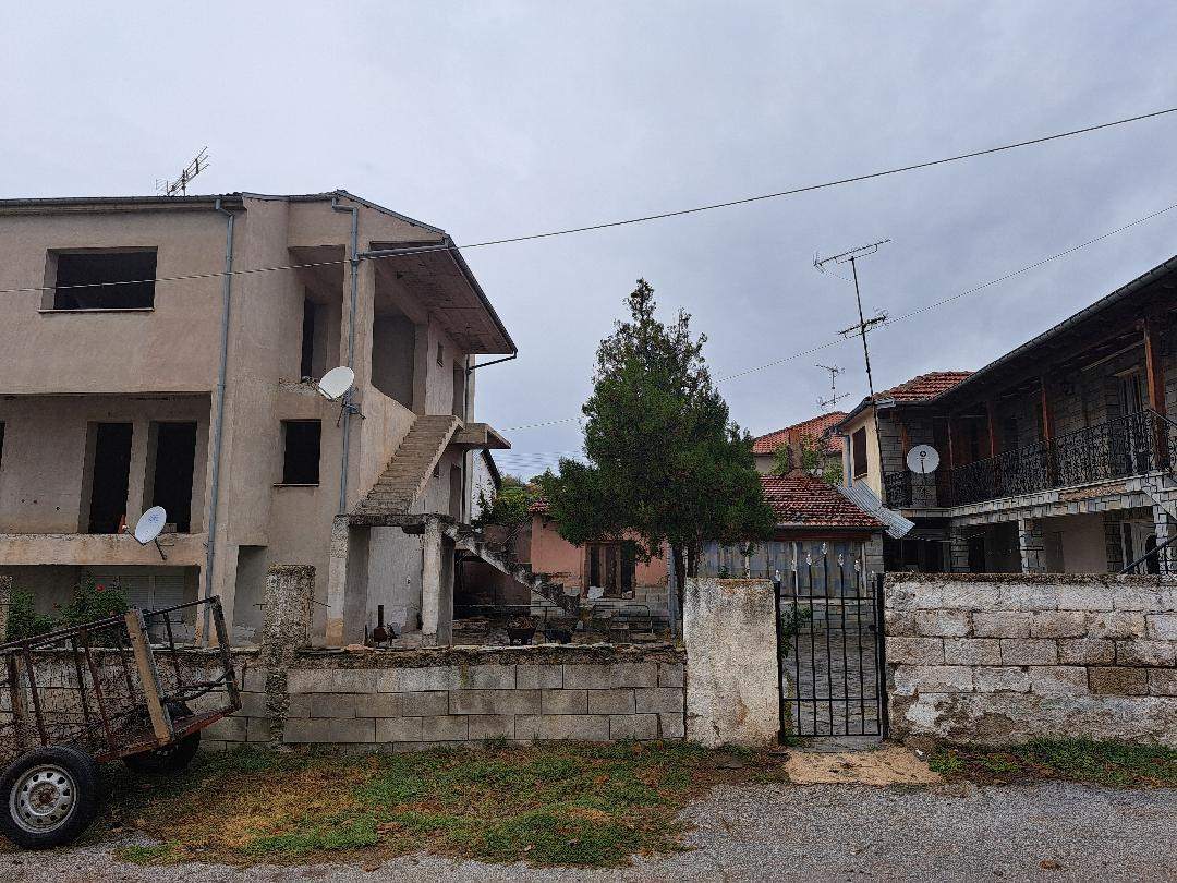 Οικόπεδο με κτίσμα  σε πλειστηριασμό Δήμος Φλώρινας