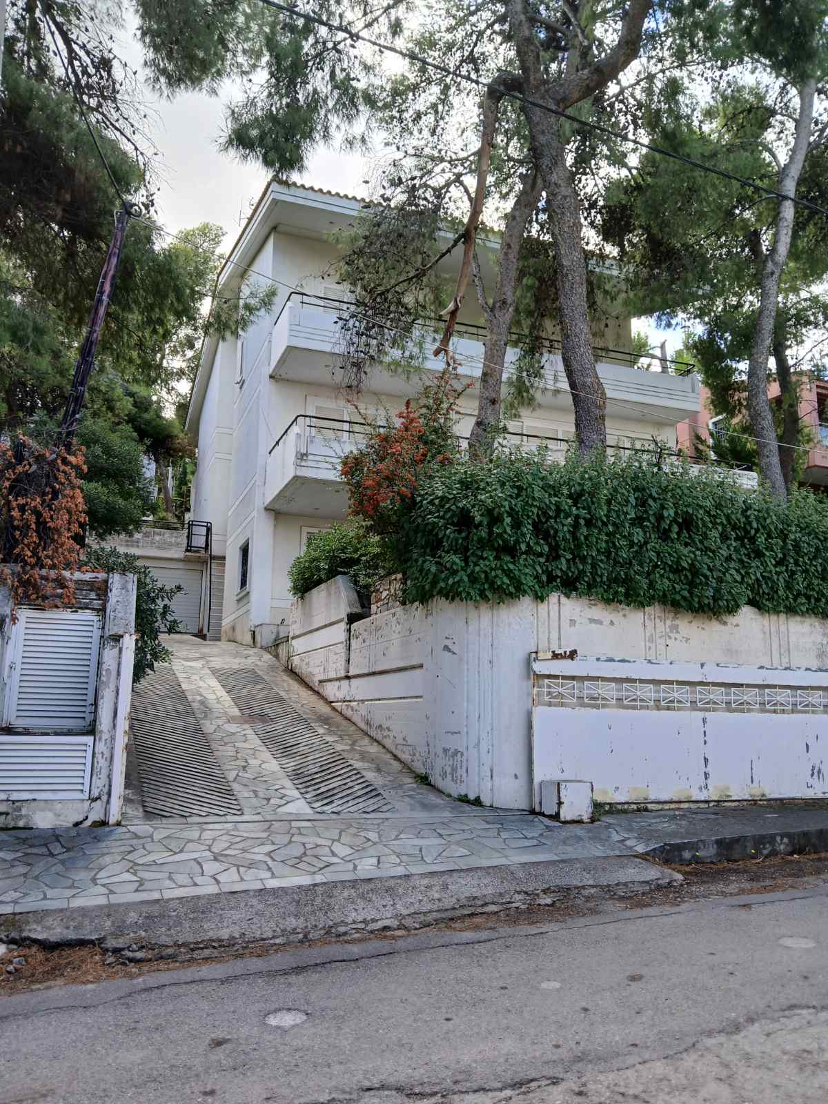 Οικόπεδο με κτίσμα  σε πλειστηριασμό Δήμος Διονύσου