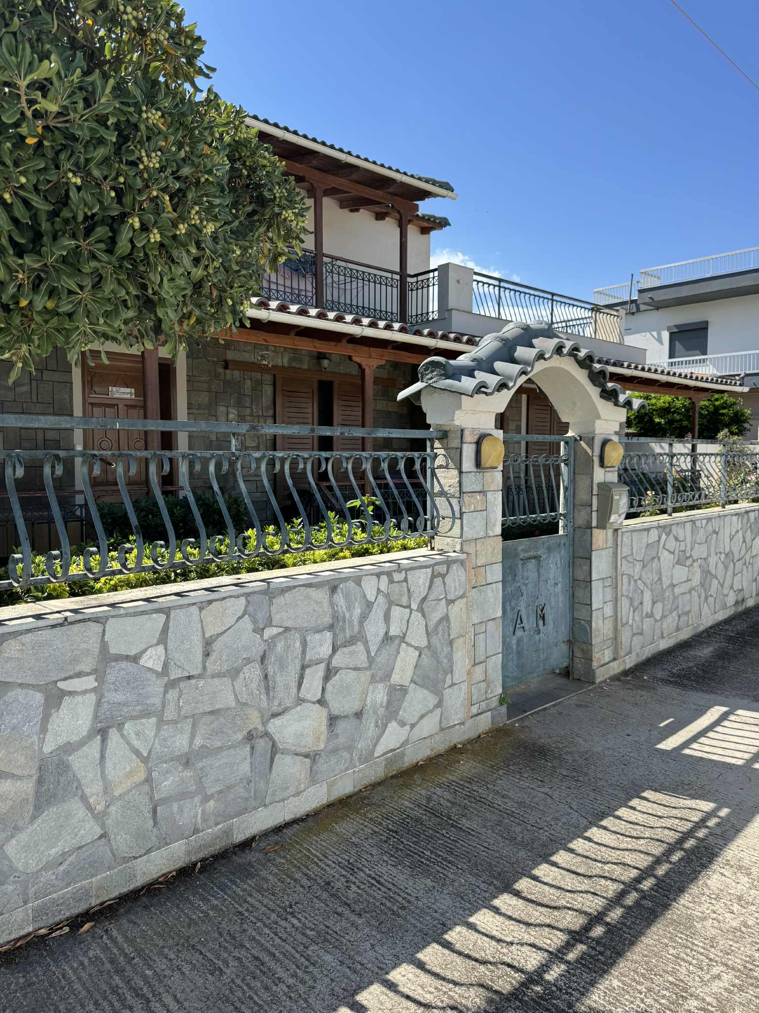 Οικόπεδο με κτίσμα  σε πλειστηριασμό Δήμος Βέλου - Βόχας