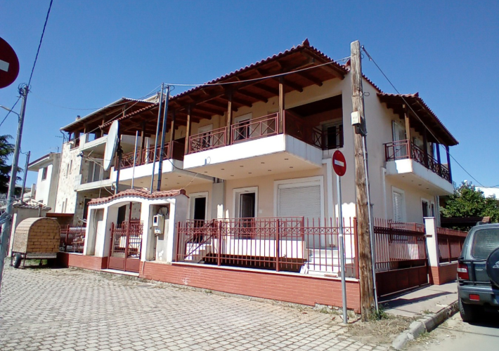 Μεζονέτες 213 τ.μ. με θέση στάθμευσης