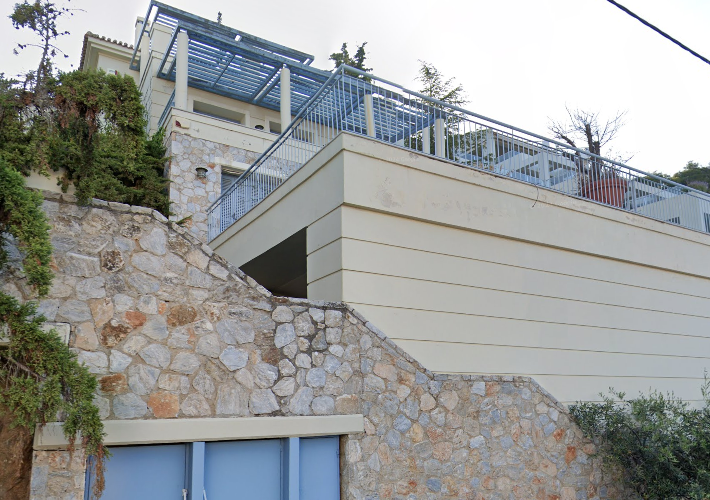 Μεζονέτα 374 τ.μ. με πισίνα και χώρο στάθμευσης