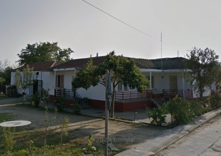 Μονοκατοικία 145 τ.μ. και αποθήκη 120 τ.μ.