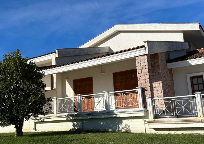 Ημιτελής μονοκατοικία 858 τ.μ. και χώρος στάθμευσης