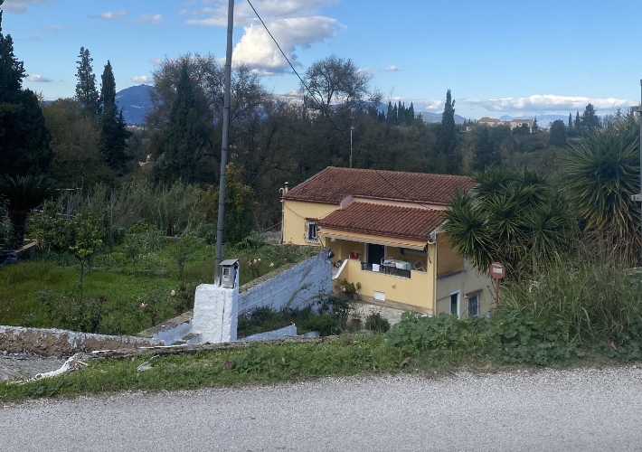 Μονοκατοικία 192 τ.μ. και αποθήκες 22 τ.μ.