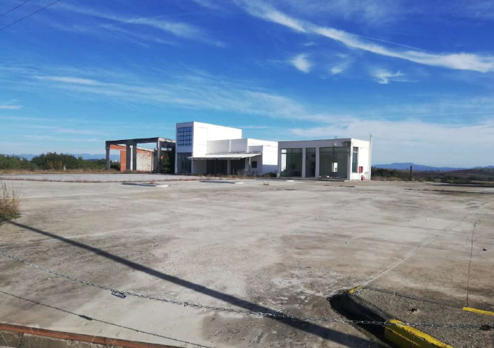 Ημιτελή επαγγελματικά κτήρια 1.121 τ.μ.