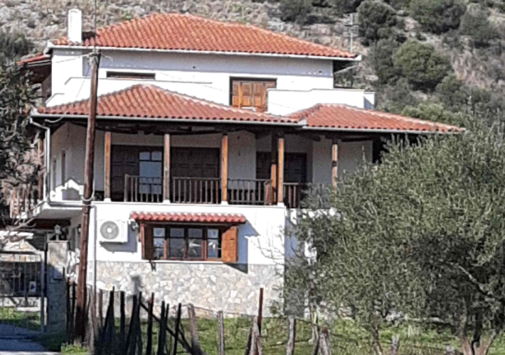 Μονοκατοικία 473 τ.μ. με βοηθητικό χώρο 38 τ.μ.