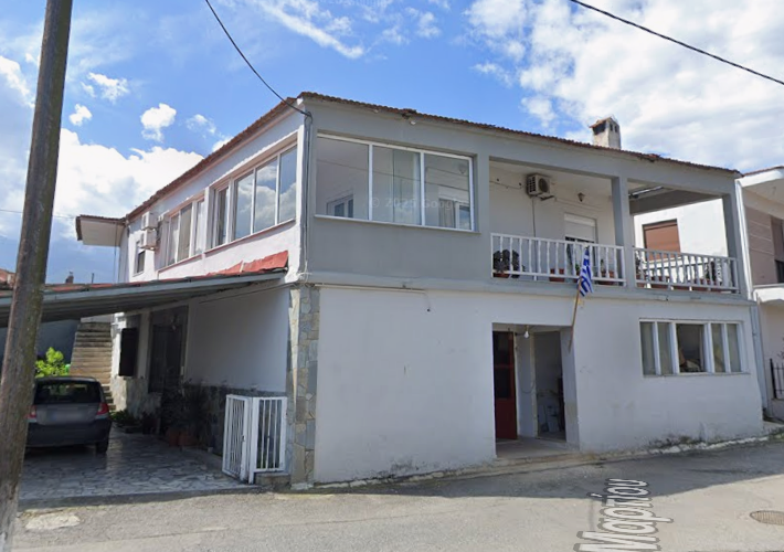 Μονοκατοικία 255 τ.μ. και αποθήκη 64 τ.μ.