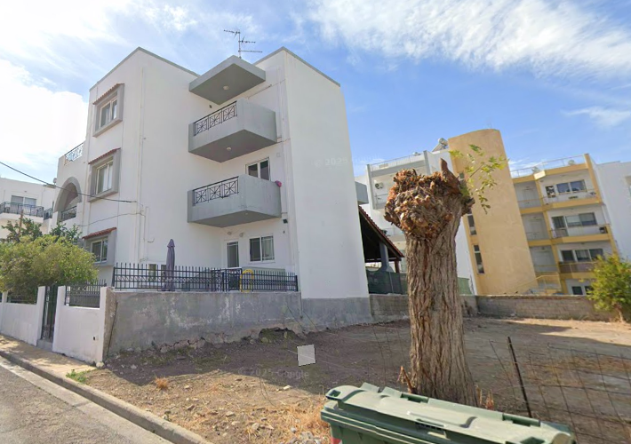 Διαμέρισμα 76 τ.μ. και αποθήκες