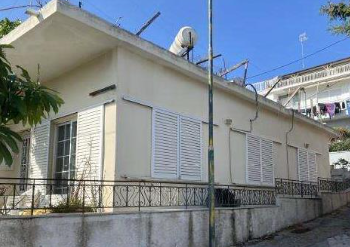 Μονοκατοικία 93 τ.μ. και βοηθητικός χώρος 11 τ.μ.