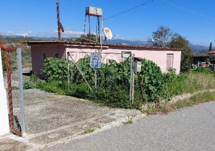 Μονοκατοικία 85 τ.μ. και βοηθητικός χώρος 45 τ.μ.