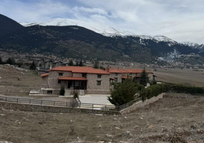 Διαμέρισμα 56 τ.μ. και σοφίτα 42 τ.μ.