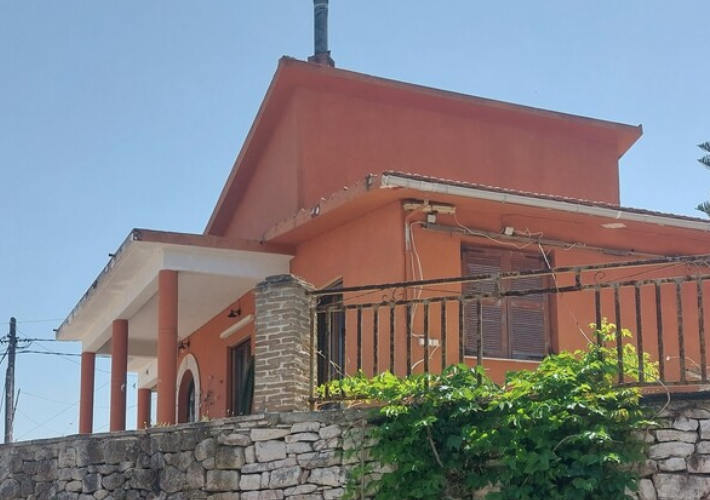 Ημιτελής μονοκατοικία 154 τ.μ. με αποθήκη