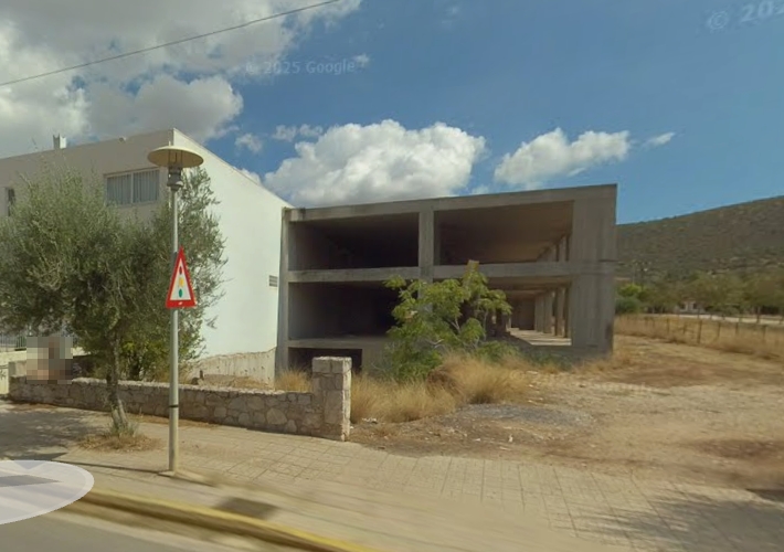 Ημιτελές κτήριο 1.800 τ.μ.