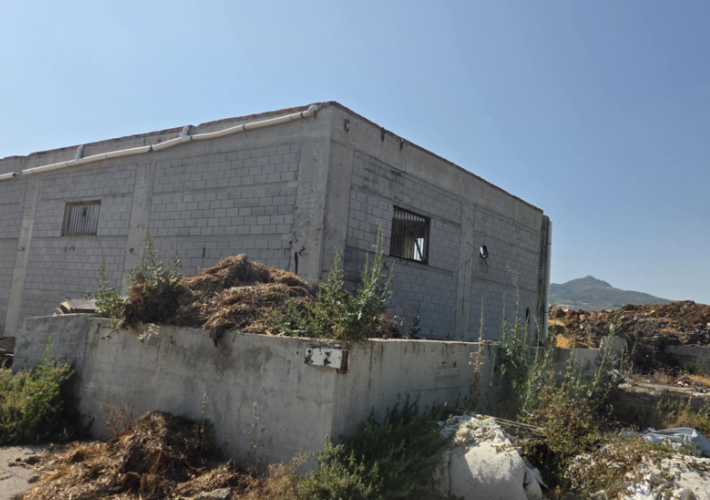 Ημιτελής βιομηχανικός χώρος 2.299 τ.μ.